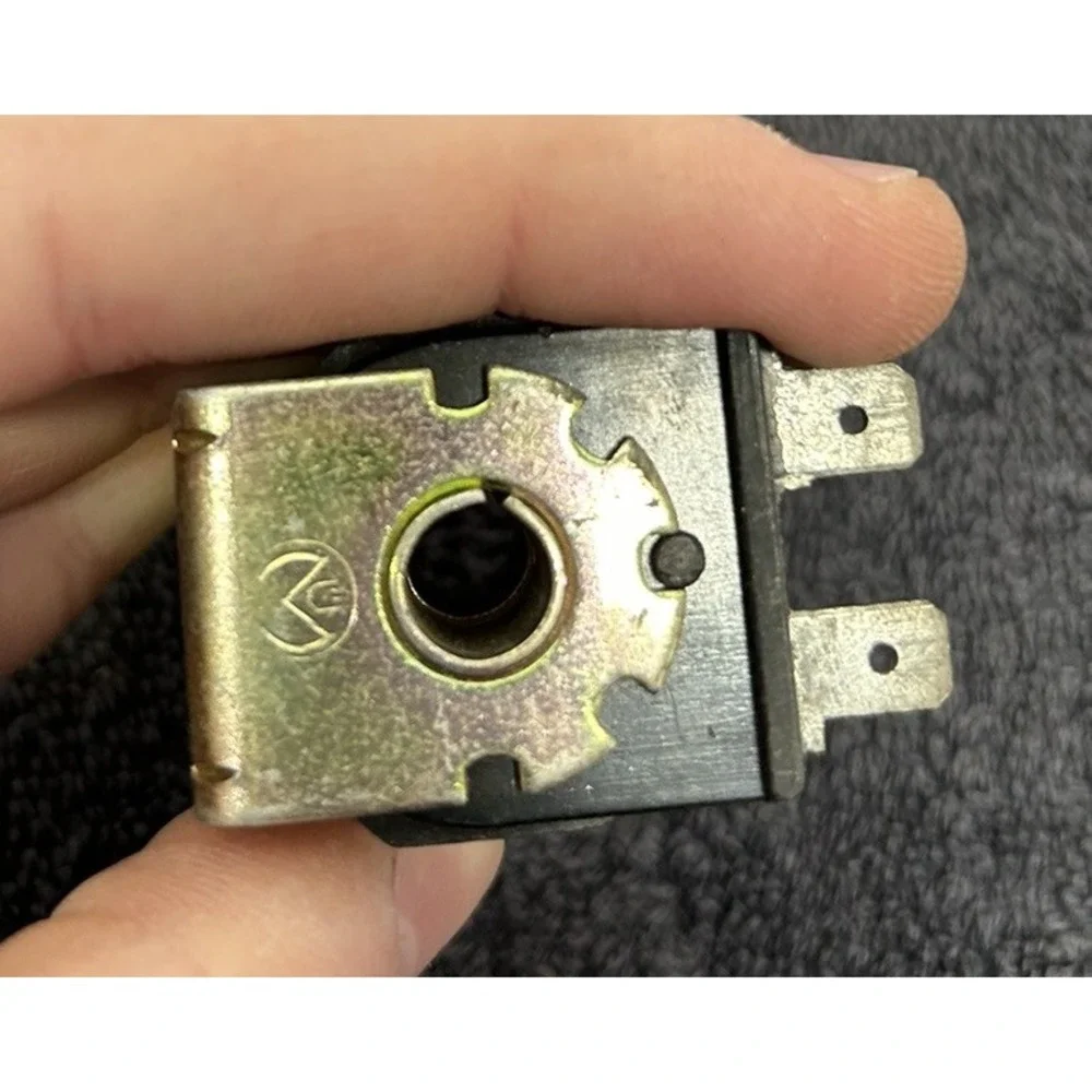 AUK Mueller Valve 110/127V Huebsch F380900 Solenoid Part